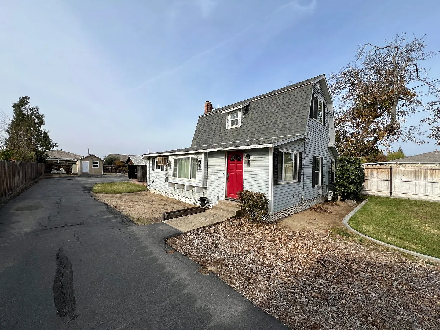 Nostalgic 3-bedroom Farmhouse in Hughson! — Photo 4
