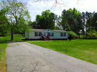 723 Oak St, Blackstone, VA 23824