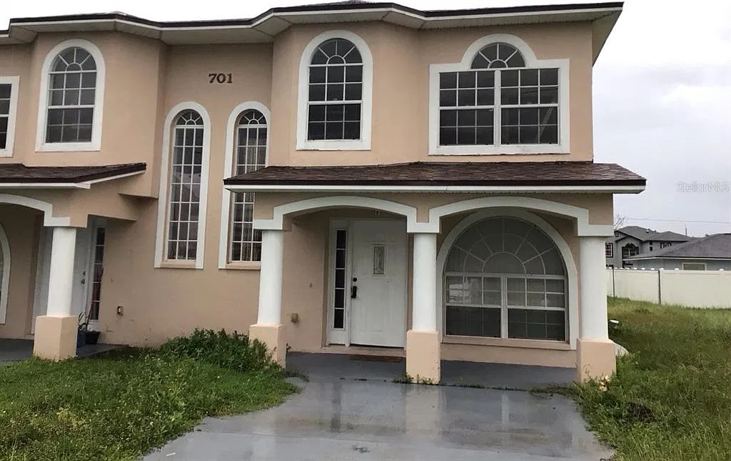 3 bed, 2.5 bath, 1520 sqft, $1,700 — Photo 1