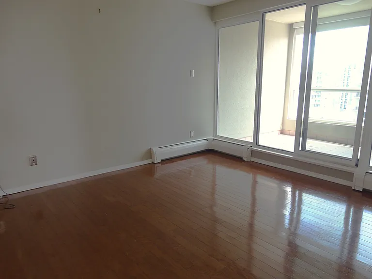 283 Davie St #1005 — Photo 7