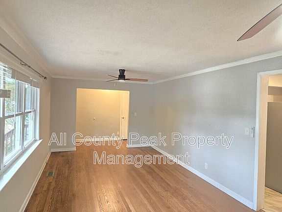 3rd image of 3934 Kensington Dr