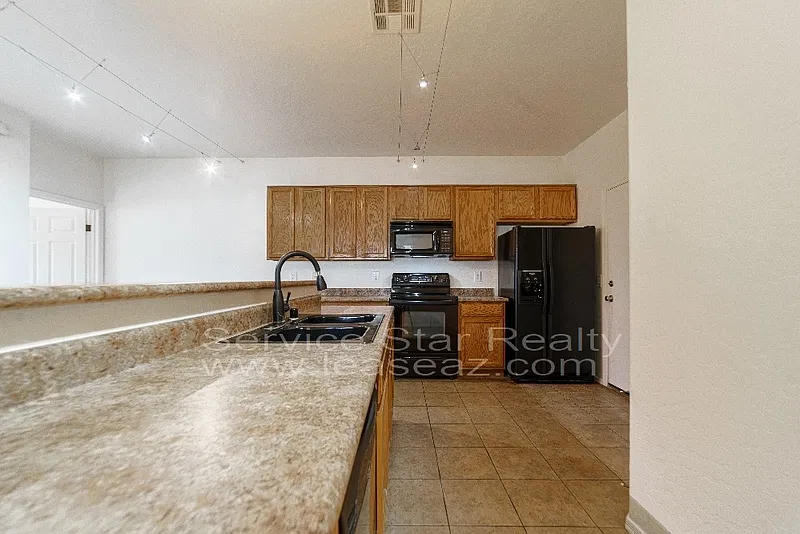 2 bed, 2.5 bath, 1470 sqft, $2,050 — Photo 3