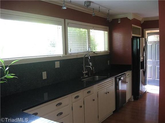 4th image of 2200 Villa Dr