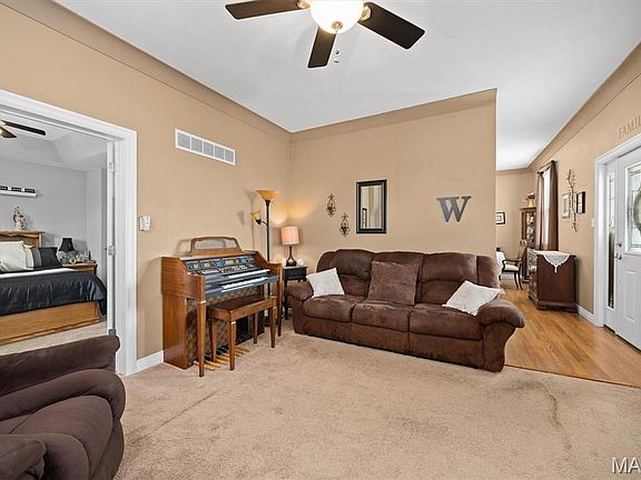 5th image of 101 W Hendricks St