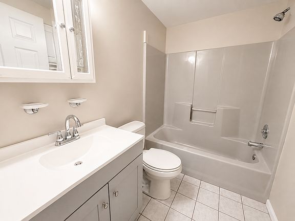 5th image of 145 Commonwealth Ave #2