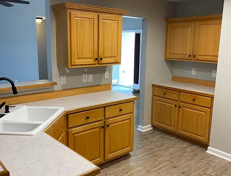 300 Greenview Ct — Photo 15