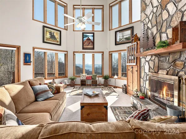 211 Meadow View Ln, Spruce Pine, NC 28777