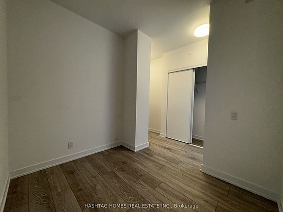 4th image of 108 Peter St #5208