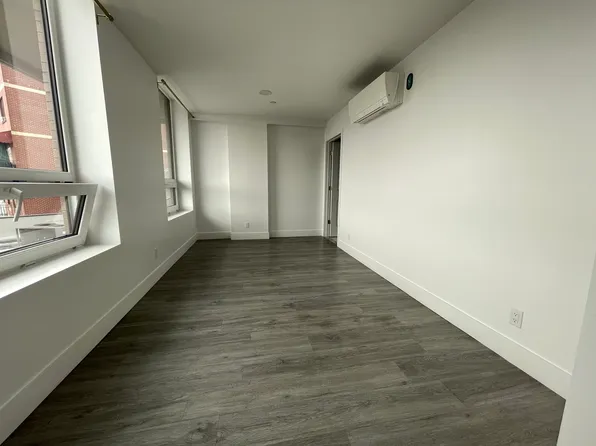 1399 Myrtle image 6 of 13