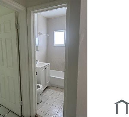 4th image of 2414 SW 11th St #2414