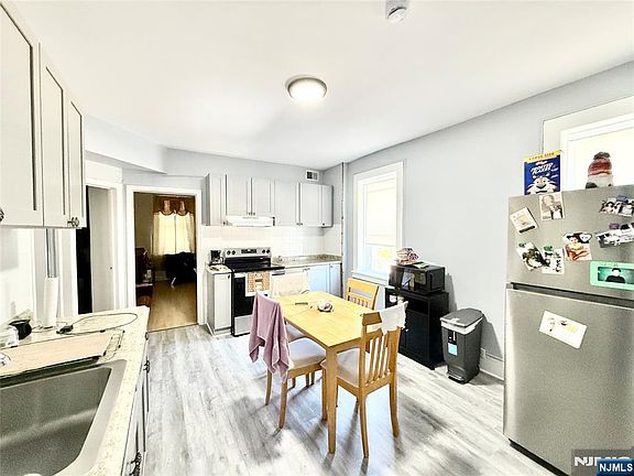 5th image of 35 Krueger Pl