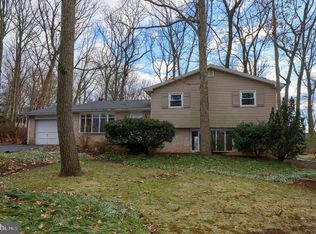 2734 Pocono Dr, York, PA 17402