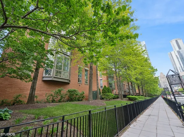 456 E North Water St Unit H, Chicago, IL 60611
