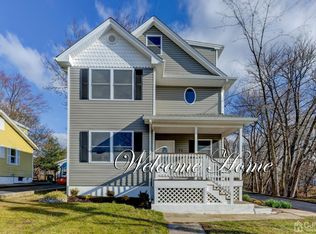 72 Bucknell Ave, Woodbridge, NJ 07095