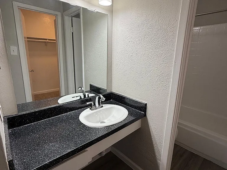 Maxton West Apartment Homes — Photo 63
