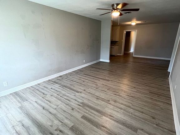 2nd image of 2611 Oakley St