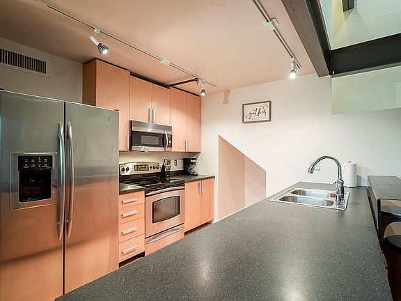 5th image of 1001 E 17th St #212