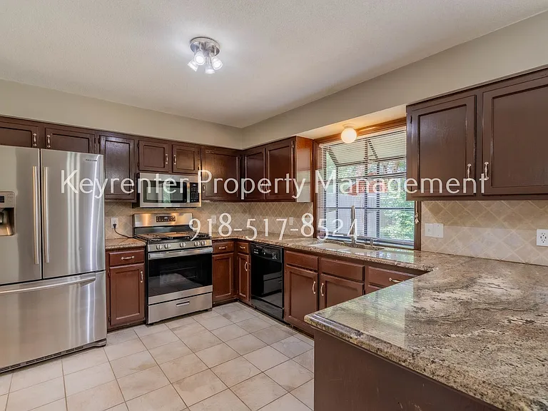8807 E 56th St — Photo 5