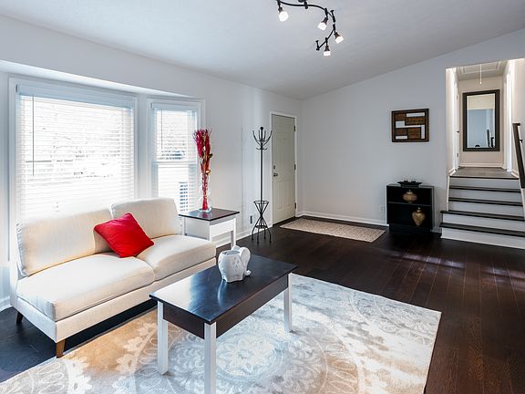 3rd image of 2404 Chablis Ct