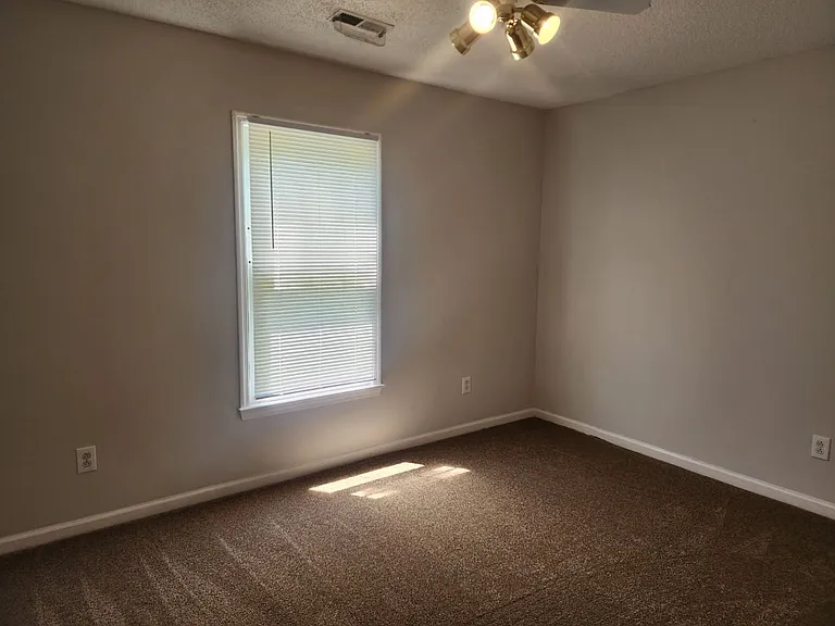210 Rivershore Dr — Photo 18