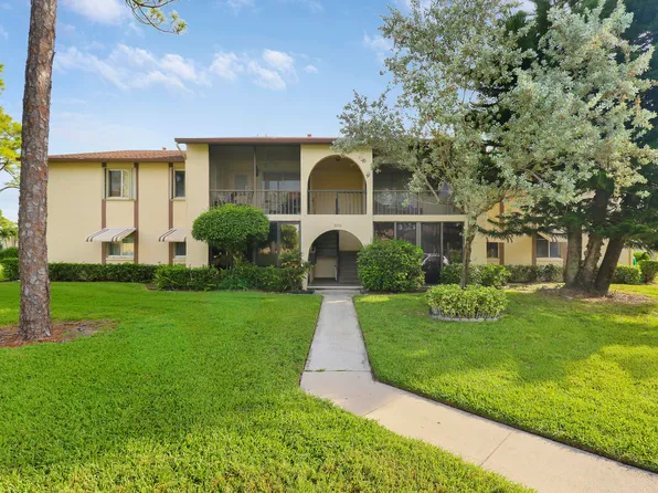 335 Knotty Pine Circle #D-1, Greenacres, FL 33463