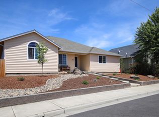 623 Barton Rd, Eagle Pt, OR 97524