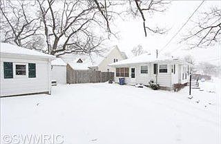 1st image of 800 Burke Ave NE