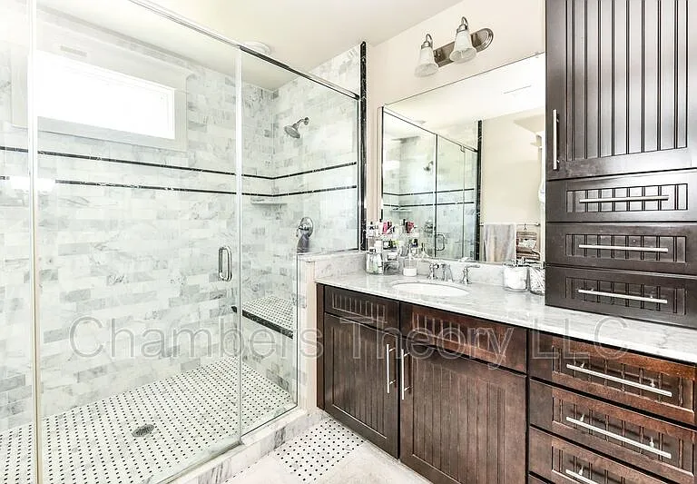 2453 N Jefferson St — Photo 23
