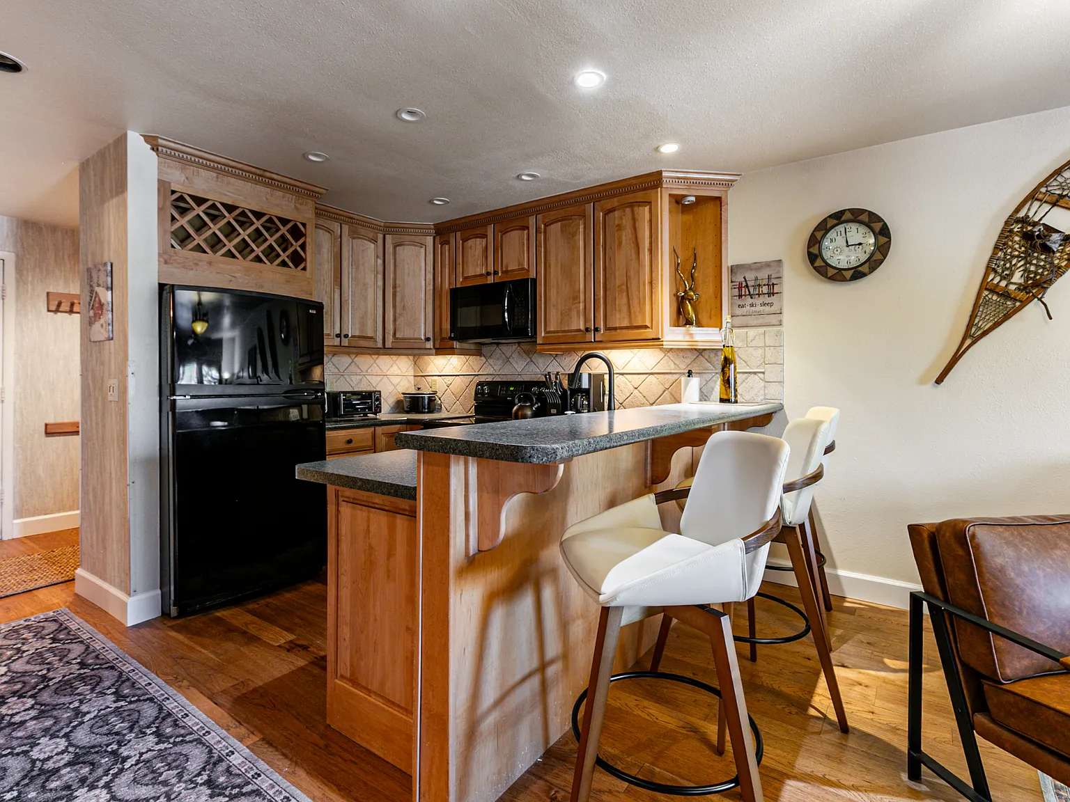 2 bed, 1195 sqft, $4,230 — Photo 2