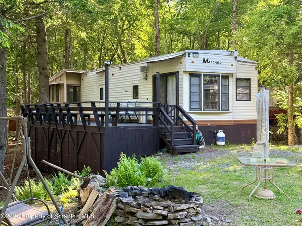 142 Rainbow Dr, Gouldsboro, PA 18424