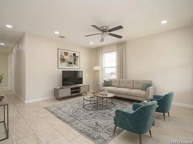 3 bed, 2.0 bath, 1027 sqft, $1,575 — Photo 2