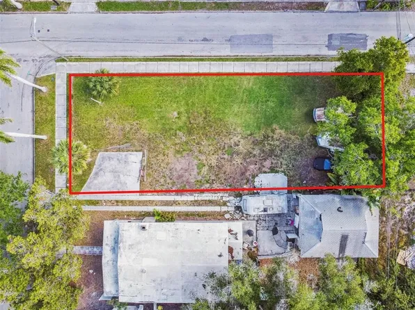 8th St S #20, Saint Petersburg, FL 33705