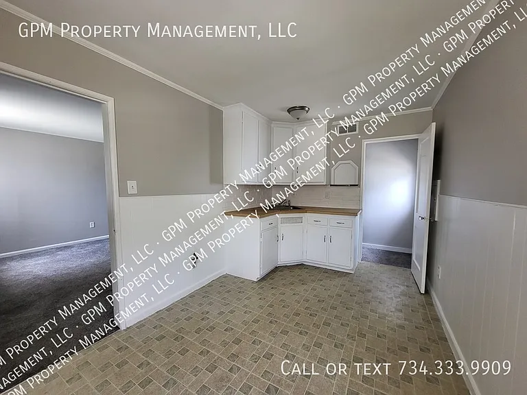 24154 Dartmouth St — Photo 5