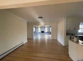 167 Midwood Rd, Paramus, NJ 07652