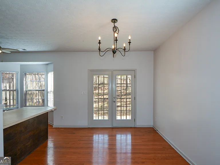 5460 Hampton Ct — Photo 11
