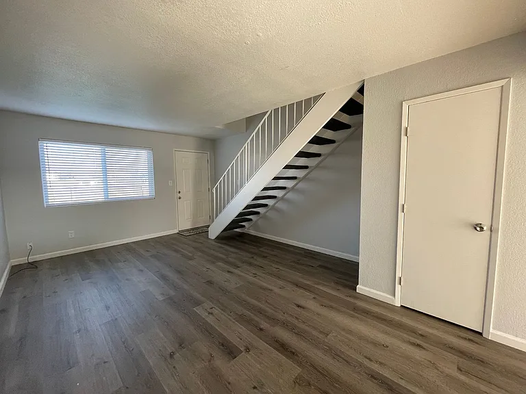 764 E Swain Road — Photo 12