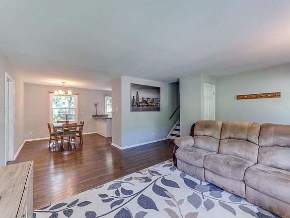 5th image of 5S401 Glenoban Dr