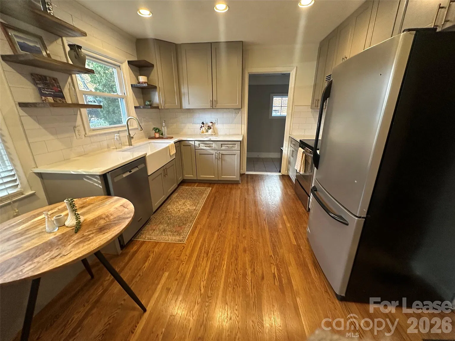 3 bed, 2.0 bath, 1593 sqft, $2,995 — Photo 4