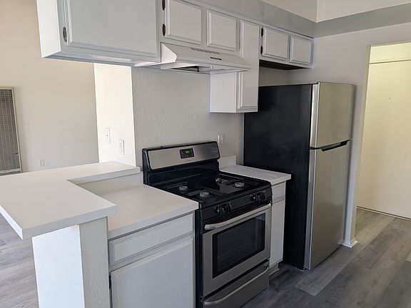 5th image of 5166 Dunbar Dr APT D