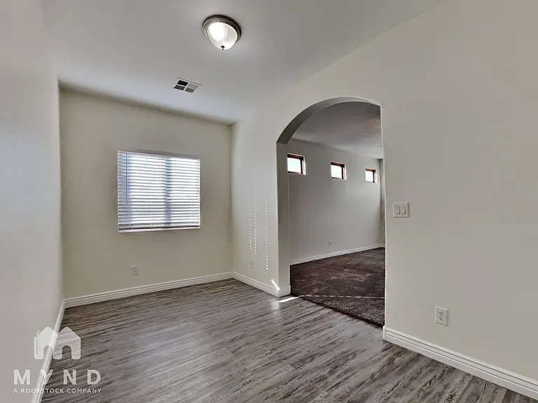 6418 S 49th Dr — Photo 15