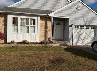 722 Virgin Island Dr, Williamstown, NJ 08094