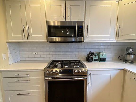 3rd image of 1364 Ferndale Ave