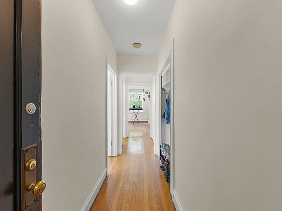 2nd image of 640 W Waveland Ave #4A