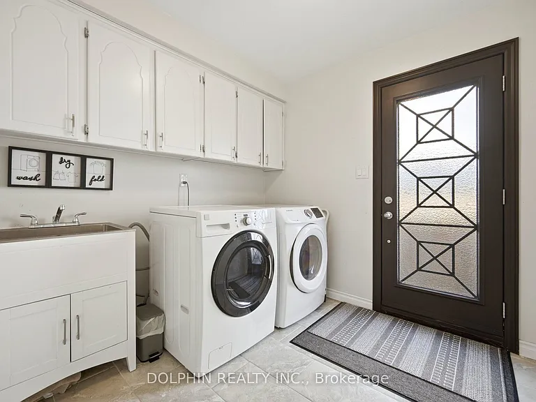 1090 Vanier Dr — Photo 41
