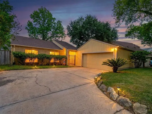 2006 Gray Falls Dr, Houston, TX 77077