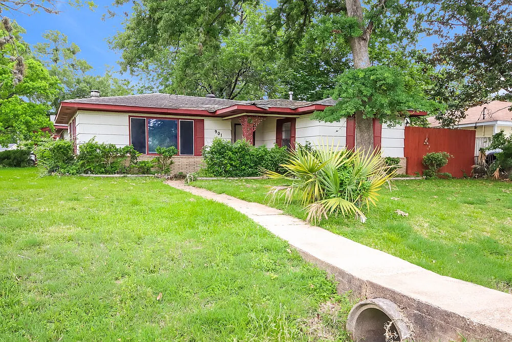 3 bed, 2.0 bath, 1640 sqft, $1,560 — Photo 1