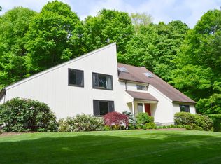 44 Woodcrest Dr, Armonk North Castle, NY 10504