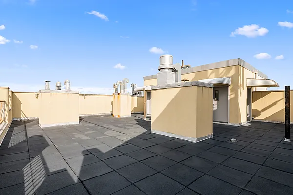 Sold by Keller Williams Realty Gold Coast | media 16