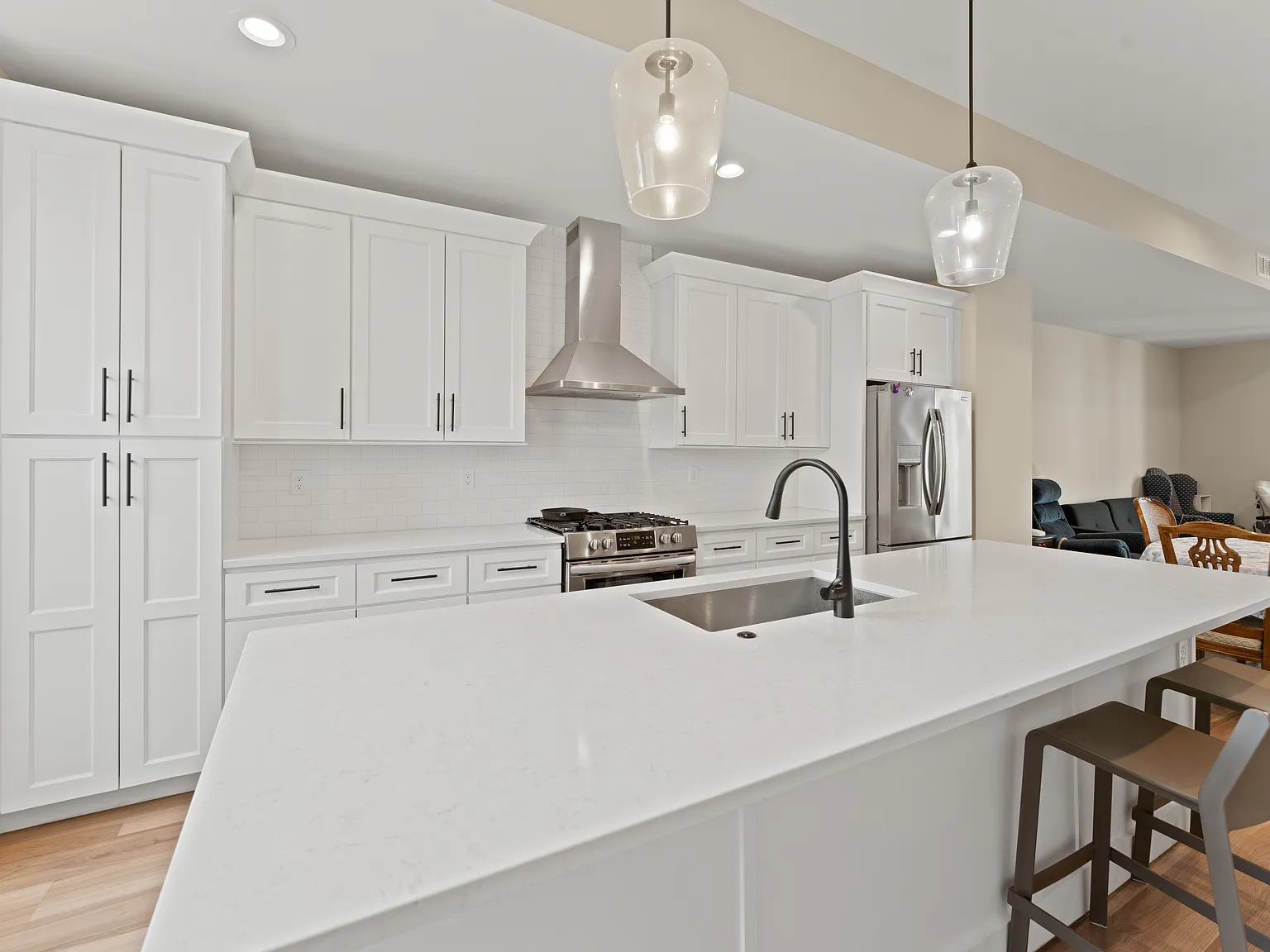 3 bed, 2311 sqft, $3,600 — Photo 2