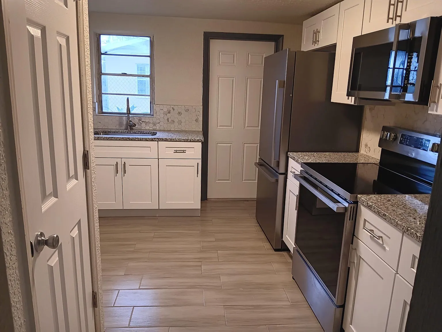 2 bed, 700 sqft, $1,800 — Photo 3